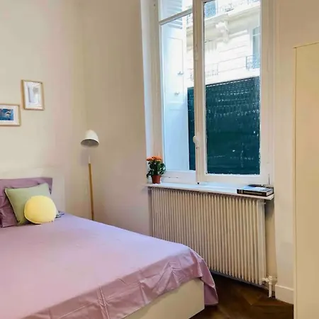 Moderne Quartier Saint Lazare *